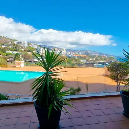 Ponta Beachside By Lovelystay Apartment