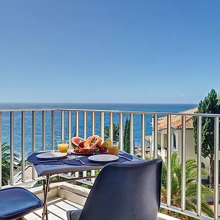 Apartment Ponta Beachside By Lovelystay *